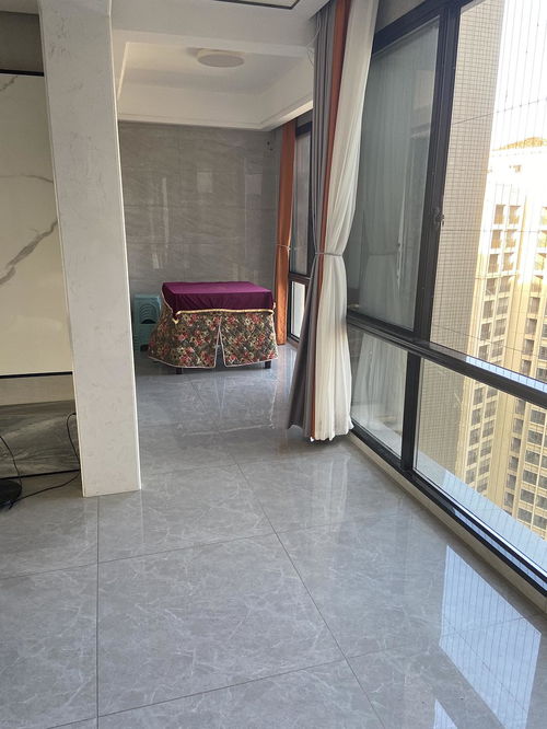 求问定制的阳台书桌柜好还是ins风书桌可移动更实用