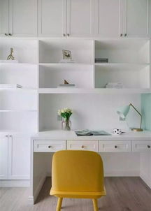 110㎡现代简约三居装修案例 书桌定制，打造高效书房空间