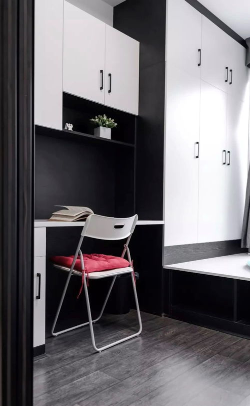 158㎡现代简约三居装修案例 书桌定制点亮实用美学空间