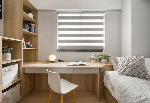 95㎡两室两卫，巧用木色定制书桌打造温馨婚房